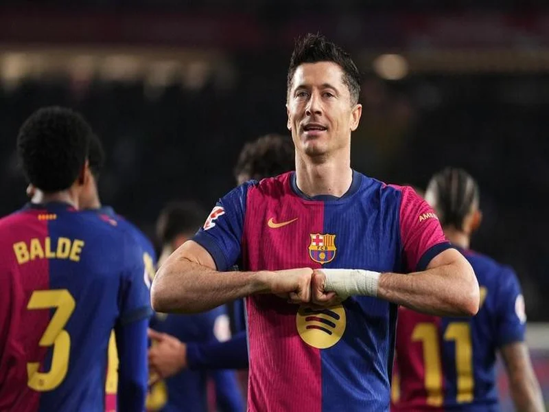 巴萨官方：莱万左眼眶骨折，将缺席对阵马竞的比赛